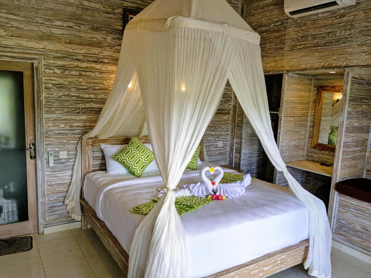 Mesari Hut Lembongan Hotel Exterior photo