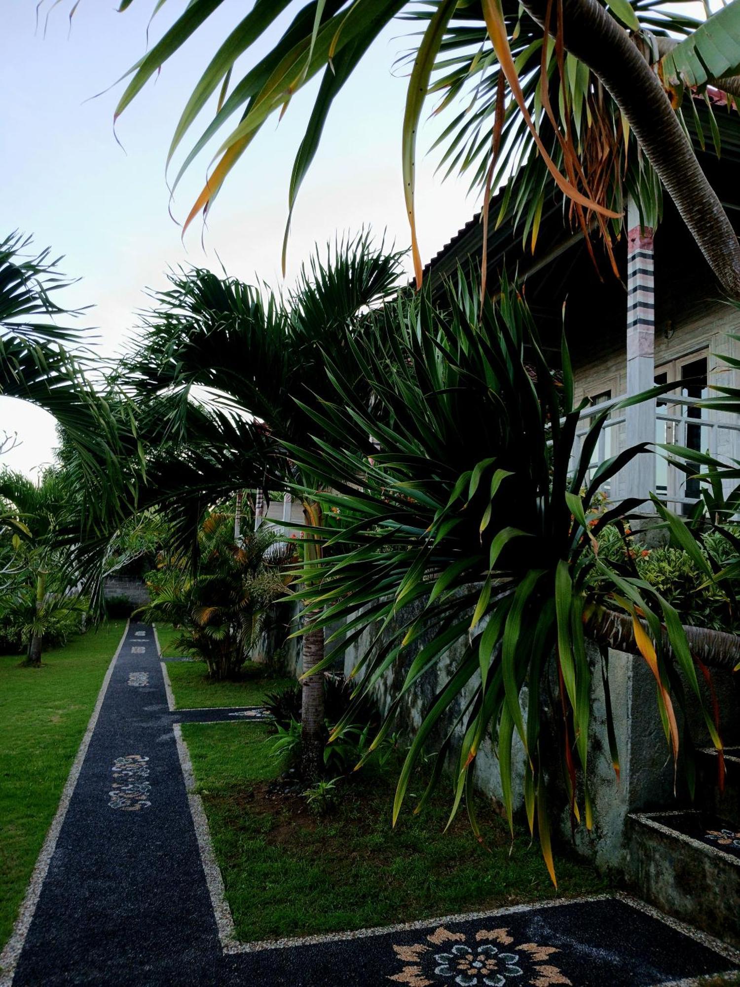 Mesari Hut Lembongan Hotel Exterior photo